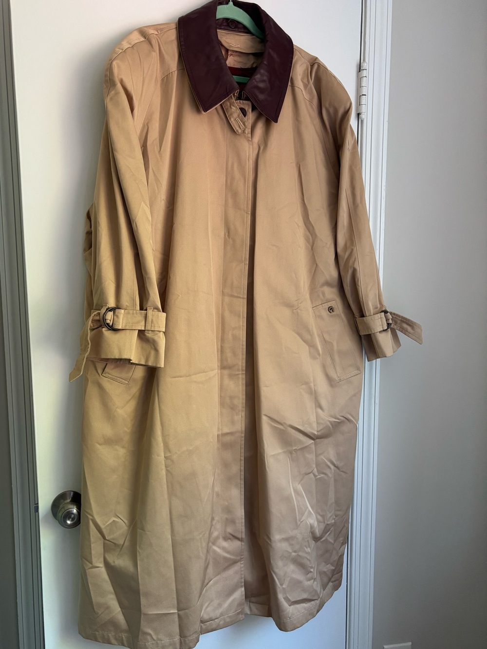 Etienne Aigner trench with removable lining and leather collar, size 26W